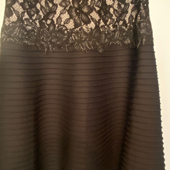 Tadashi Shoji Sleeveless Lace Cocktail Dress - Picture 5 of 8